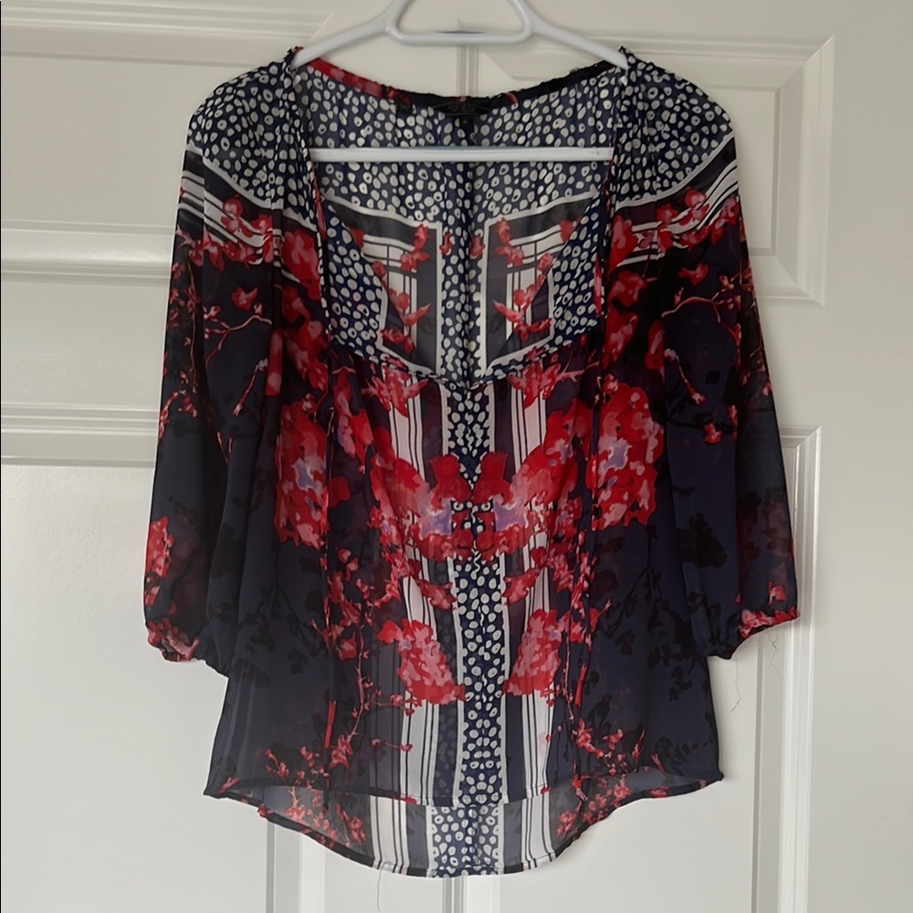⭐️ 2/$10 or 3/$15 - Guess Floral Women's Blouse
